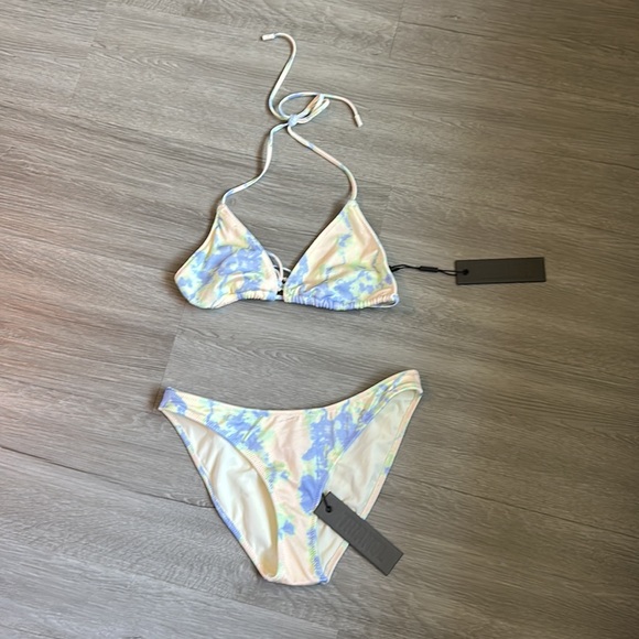 Normal coverage bottom with string top swimsuit set. - Picture 8 of 12